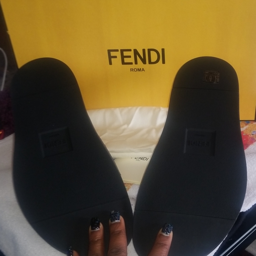 Fendi (SOLD) - Picture 4 of 8